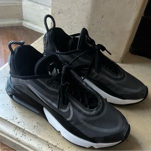 Nike Air Max 2090 Women’s Sneakers - 8